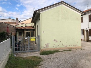 Casa Semi Indipendente in Vendita a Mantova, 95'000&euro;, 75 m²