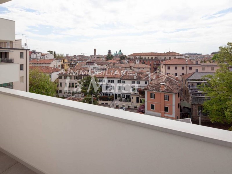 Appartamento in Vendita a Treviso, 294 m²
