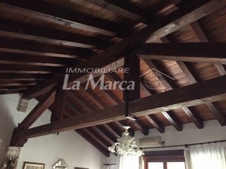 Rustico in Vendita a Ponzano Veneto, 330'000€, 295 m²