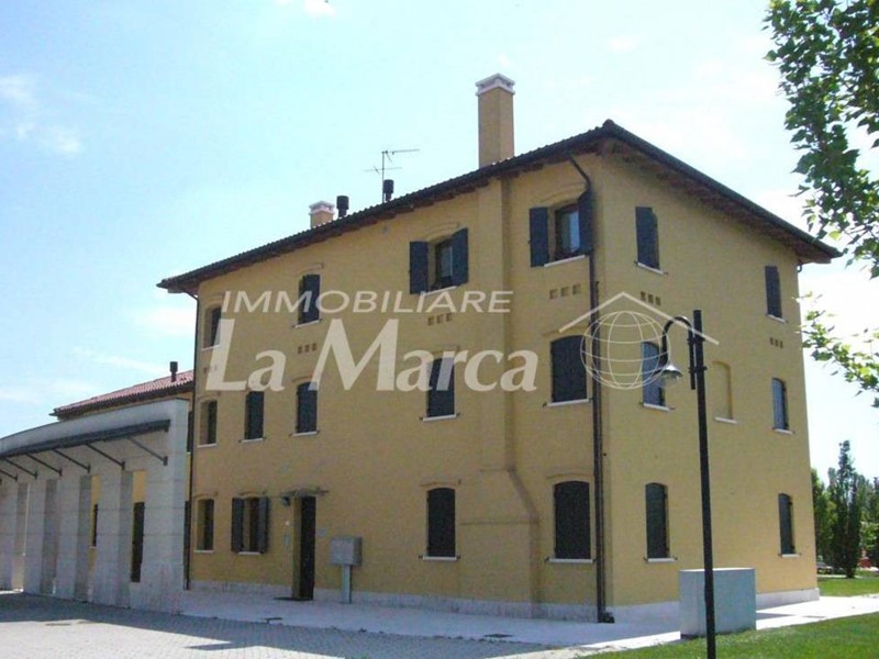 Ufficio in Affitto a Treviso, 5'200€, 438 m²