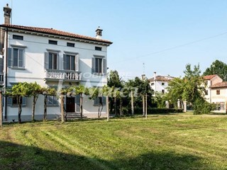 Villa in Vendita a Treviso, 595'000€, 350 m²