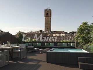 Attico in Vendita a Treviso, 371 m²