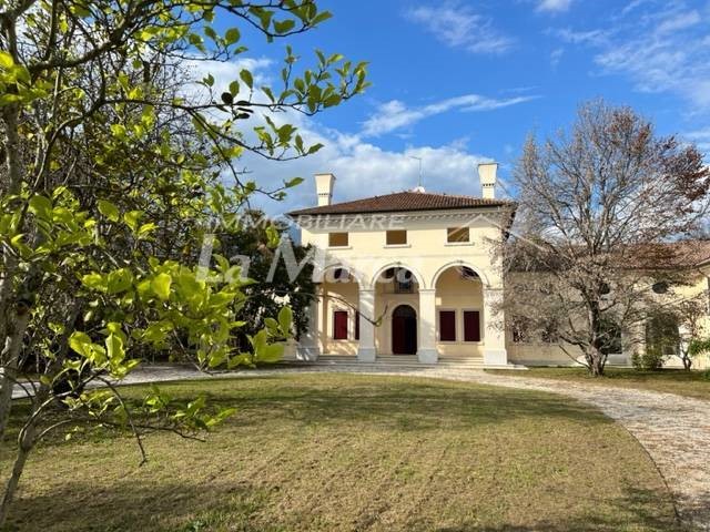 Villa in Vendita a Villorba, 1200 m²