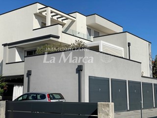 Attico in Vendita a Ponzano Veneto, 385'000€, 160 m²
