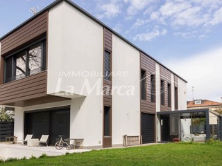 Villa in Vendita a Treviso, 1'390'000€, 225 m²