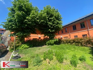 Attività commerciale in Affitto a Caluso, 2'000€, 650 m²