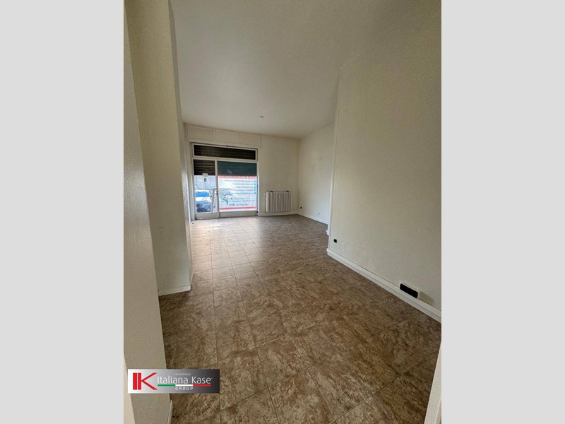 Ufficio in Vendita a Brandizzo, 108'000€, 140 m²