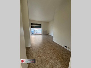 Ufficio in Vendita a Brandizzo, 108'000€, 140 m²