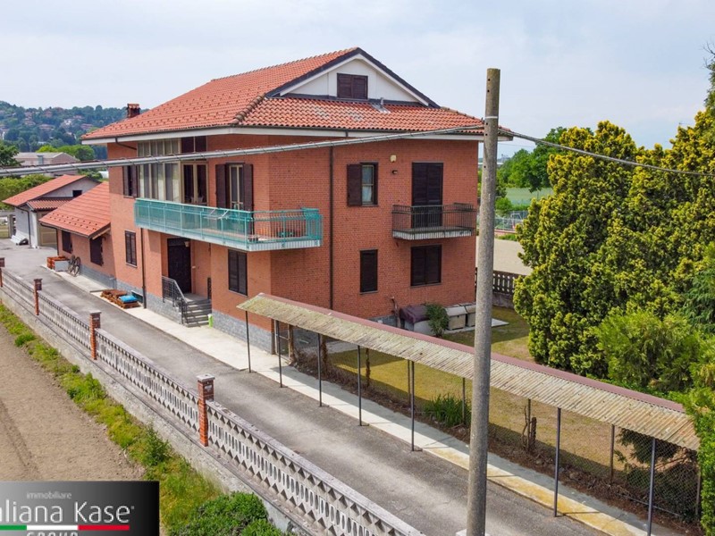 Casa Semi Indipendente in Vendita a Castiglione Torinese, 539'000€, 480 m²