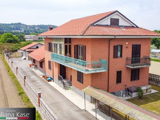 Casa Semi Indipendente in Vendita a Castiglione Torinese, 539'000€, 480 m²