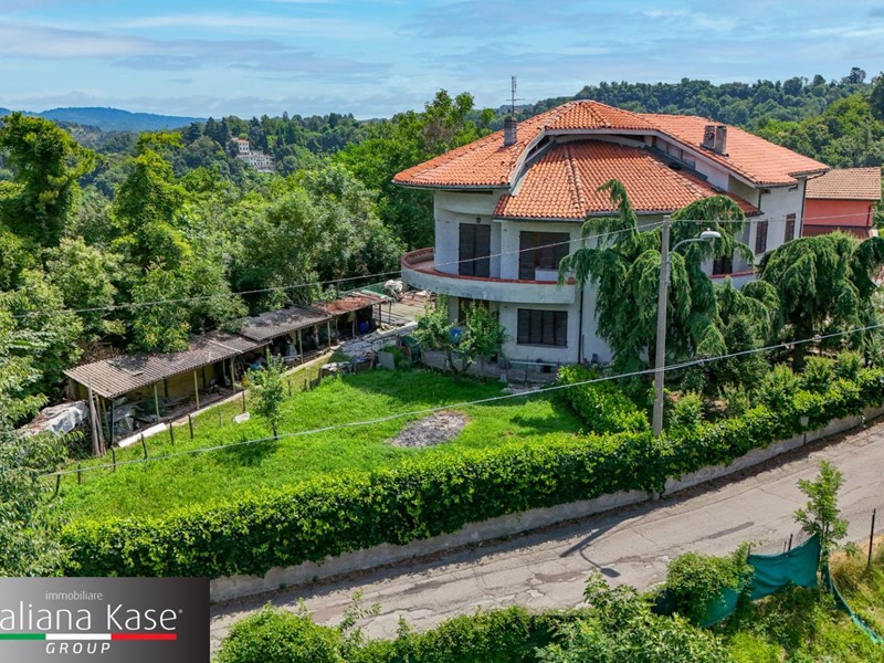 Villa in Vendita a Castiglione Torinese, 399'000€, 400 m²