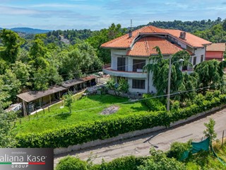 Villa in Vendita a Castiglione Torinese, 399'000€, 400 m²