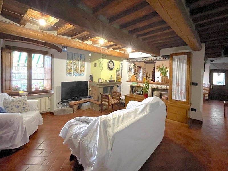 Casa Indipendente in Vendita a Pescia, 150'000€, 140 m²