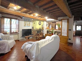 Casa Indipendente in Vendita a Pescia, 150'000€, 140 m²