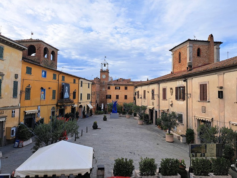 Casa Indipendente in Vendita a Lajatico, 335'000€, 180 m²