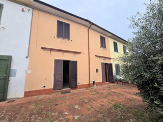 Casa Semi Indipendente in Vendita a Altopascio, 98'000€, 153 m²