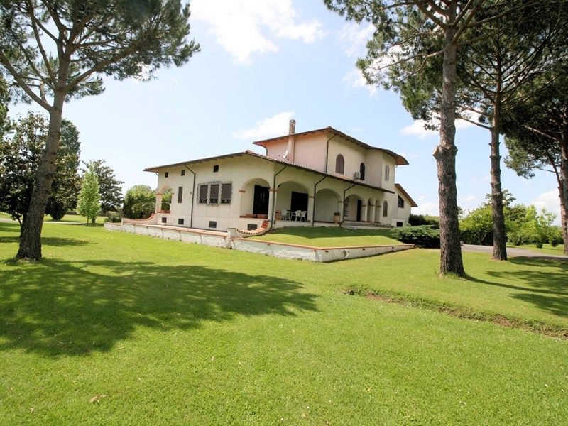 Villa in Vendita a Pietrasanta, 2'400'000€, 600 m²