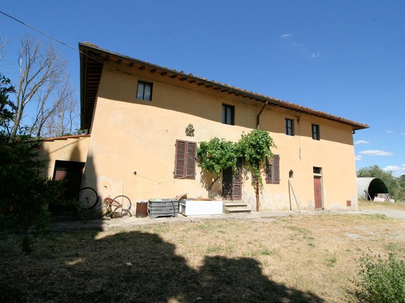 Rustico in Vendita a Quarrata, 350'000&euro;, 300 m²