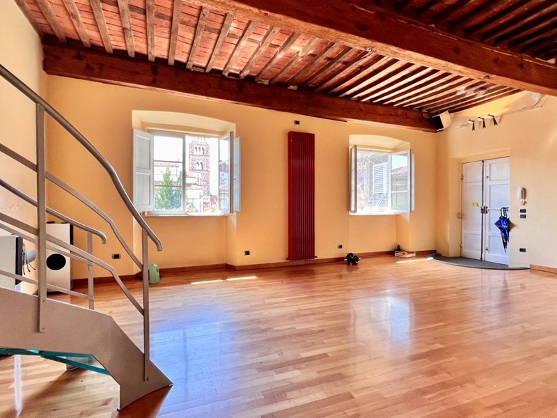 Attico in Vendita a Lucca, 850'000€, 230 m²