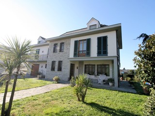 Villa in Vendita a Santa Croce sull'Arno, 450'000€, 400 m², con Box