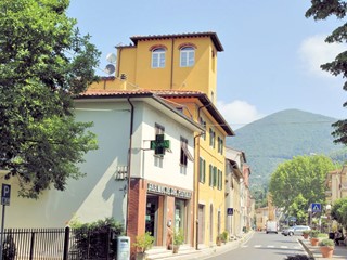Attività commerciale in Vendita a San Giuliano Terme, 259'000€, 170 m²