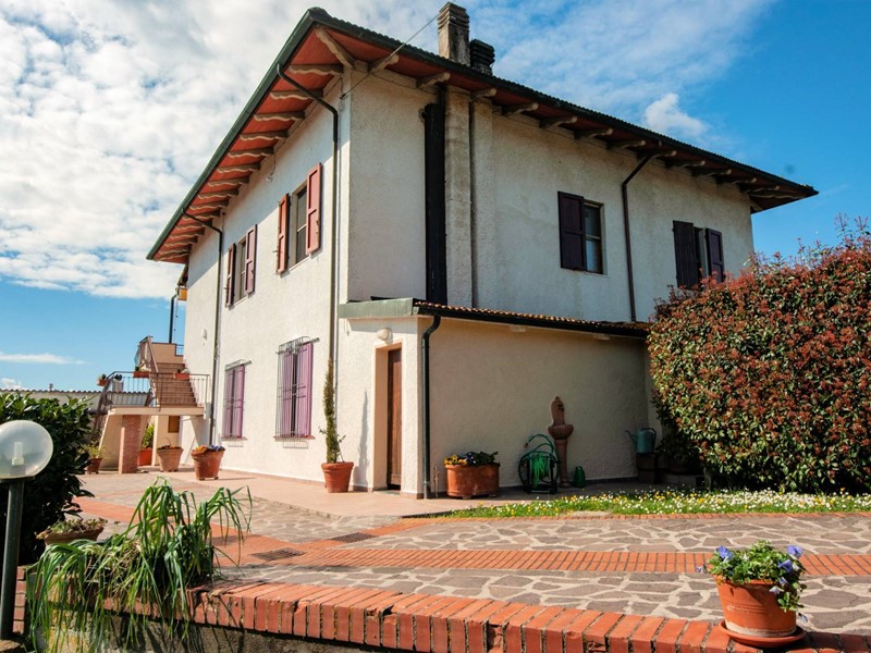 Casa Semi Indipendente in Vendita a Santa Maria a Monte, 335'000€, 200 m²