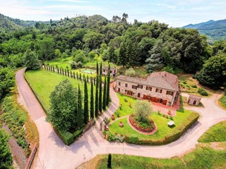 Rustico in Vendita a Lucca, 3'850'000€, 900 m²