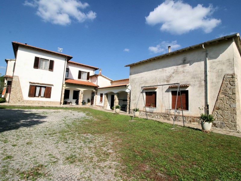 Rustico in Vendita a Roccastrada, 300'000€, 384 m²