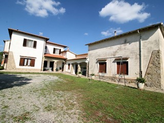 Rustico in Vendita a Roccastrada, 300'000€, 384 m²