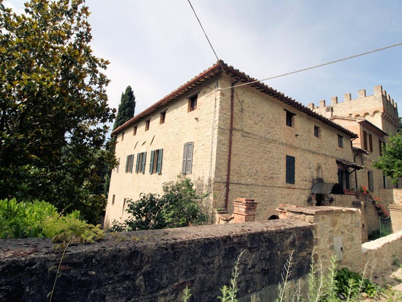 Rustico in Vendita a Perugia, 730'000&euro;, 630 m²