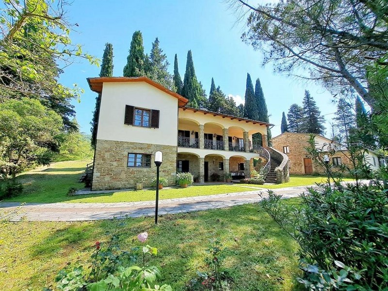 Villa in Vendita a Subbiano, 495'000€, 416 m²