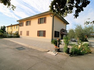 Casa Semi Indipendente in Vendita a Altopascio, 495'000€, 372 m²
