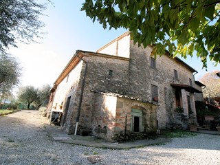 Rustico in Vendita a Serravalle Pistoiese, 920'000€, 440 m²