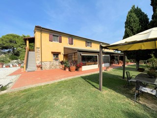 Rustico in Vendita a Vecchiano, 1'200'000€, 500 m²