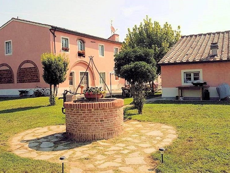 Rustico in Vendita a Altopascio, 600 m²