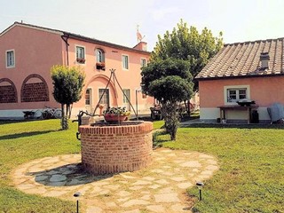 Rustico in Vendita a Altopascio, 600 m²