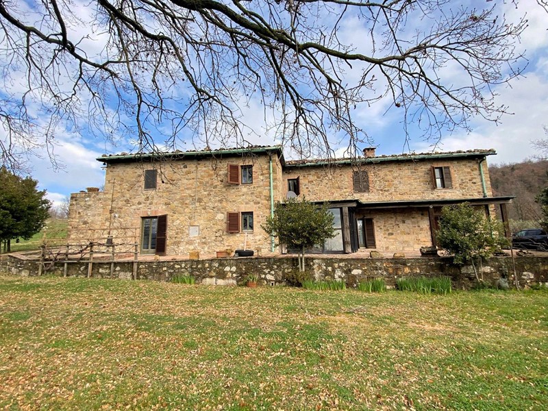 Rustico in Vendita a Castelnuovo di Val di Cecina, 490'000€, 300 m²