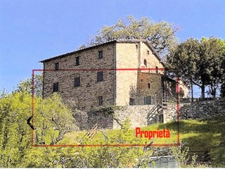 Rustico in Vendita a Castelnuovo di Val di Cecina, 230'000€, 150 m²