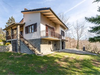 Villa in Vendita a Pescia, 299'000€, 165 m²