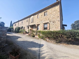 Rustico in Vendita a Gambassi Terme, 580'000€, 420 m²