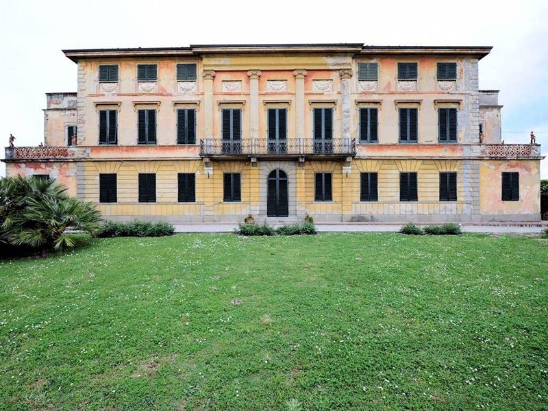 Villa in Vendita a Capannori, 1'300'000€, 1468 m²