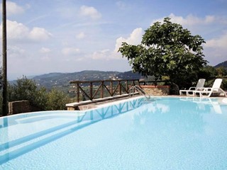 Rustico in Vendita a Lamporecchio, 270 m²