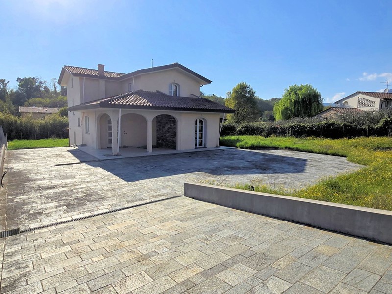 Villa in Vendita a Capannori, 850'000€, 220 m²