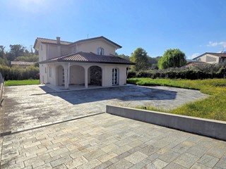 Villa in Vendita a Capannori, 850'000€, 220 m²