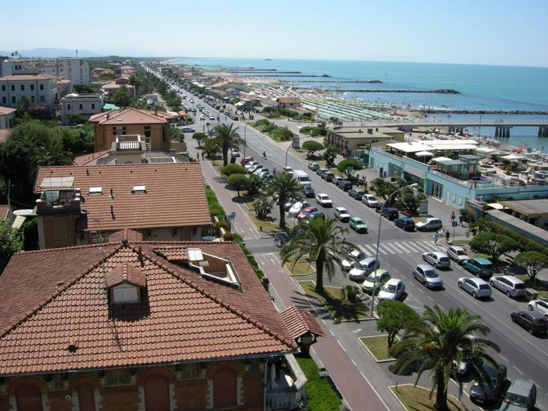 Attività commerciale in Vendita a Massa, 890'000€, 200 m²