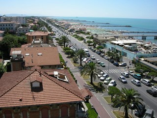 Attività commerciale in Vendita a Massa, 890'000€, 200 m²