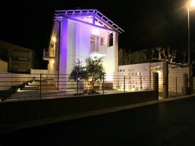 Villa in Vendita a Camaiore, 2'000'000&euro;, 253 m²