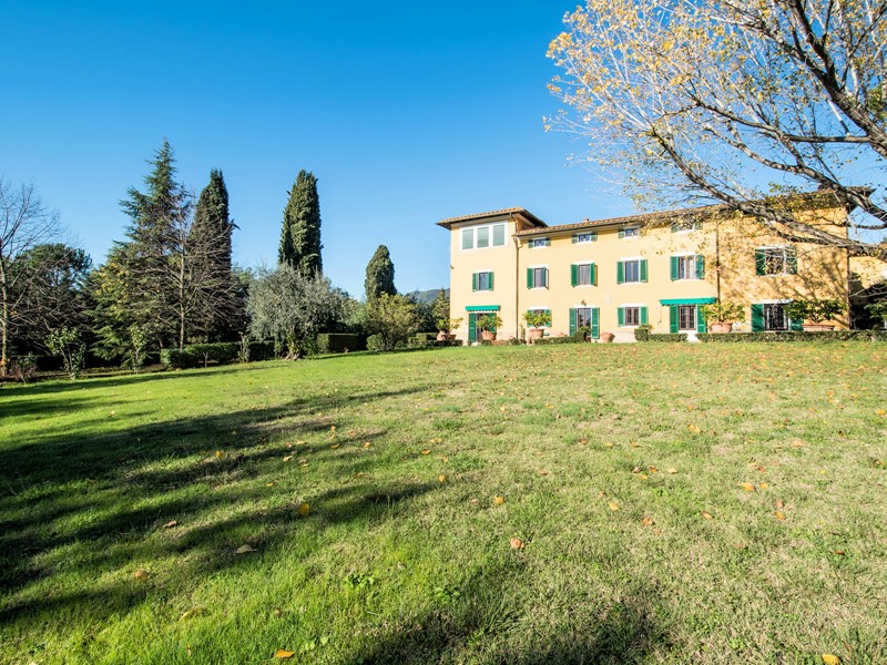 Villa in Vendita a Pescia, 1'950'000€, 600 m²