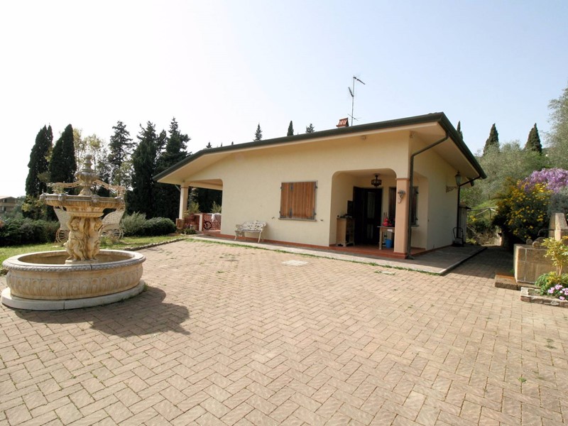 Villa in Vendita a Massarosa, 470'000€, 195 m²