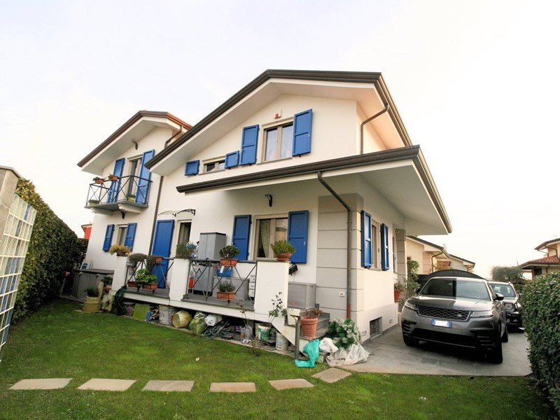 Villa in Vendita a Massarosa, 395'000€, 165 m²